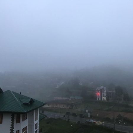 Regal Rose Luxury Holiday Apartments Нувара-Елія Екстер'єр фото