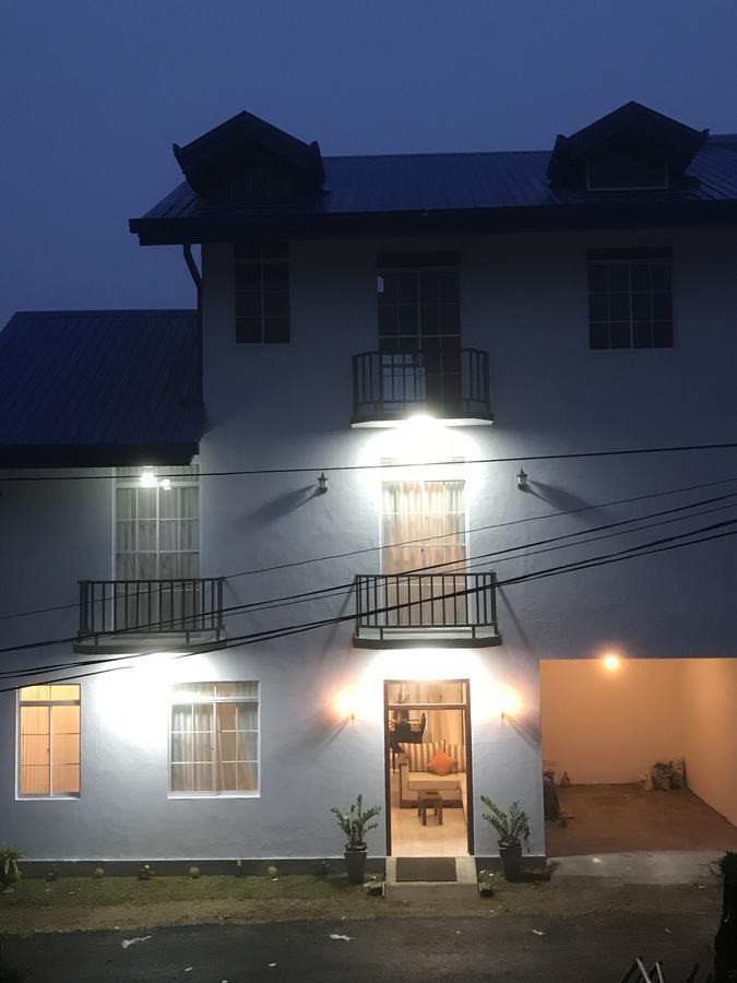 Regal Rose Luxury Holiday Apartments Нувара-Елія Екстер'єр фото