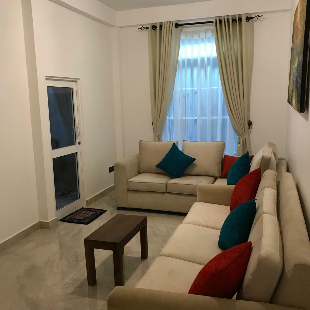 Regal Rose Luxury Holiday Apartments Нувара-Елія Екстер'єр фото