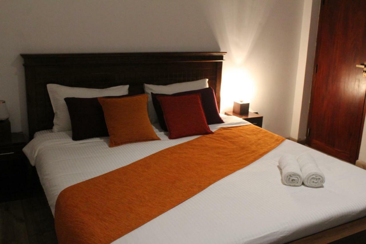 Regal Rose Luxury Holiday Apartments Нувара-Елія Екстер'єр фото